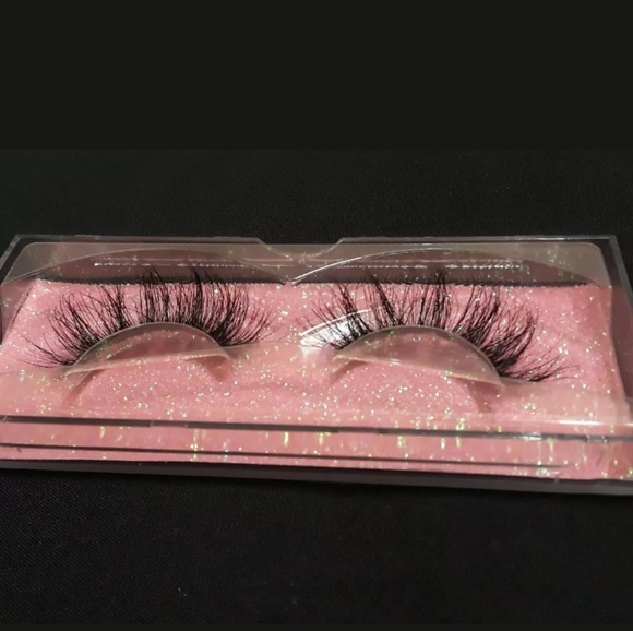 Fashion Lashes Black Strip False Eyelashes - Picture 3 of 4